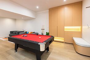 Luxury 5BR Poolhouse & Theater - 2mins to BTS