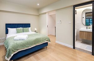 Luxury 5BR Poolhouse & Theater - 2mins to BTS