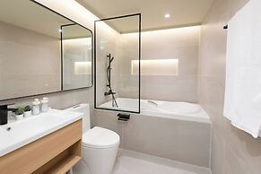 Luxury 5BR Poolhouse & Theater - 2mins to BTS