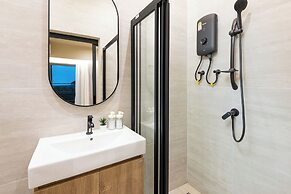 Luxury 5BR Poolhouse & Theater - 2mins to BTS