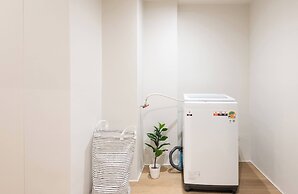 Luxury 5BR Poolhouse & Theater - 2mins to BTS