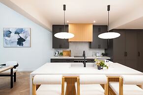 Luxury 5BR Poolhouse & Theater - 2mins to BTS