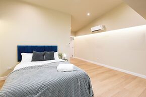 Luxury 5BR Poolhouse & Theater - 2mins to BTS