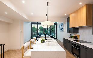 Luxury 5BR Poolhouse & Theater - 2mins to BTS