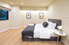 Luxury 5BR Poolhouse & Theater - 2mins to BTS