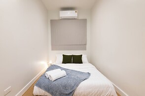 Luxury 5BR Poolhouse & Theater - 2mins to BTS