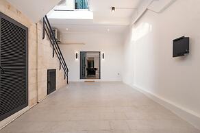 Luxury 5BR Poolhouse & Theater - 2mins to BTS