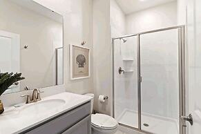 Ideal Location 5 min to Water Park