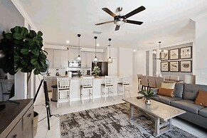 Ideal Location 5 min to Water Park