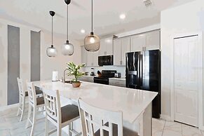 Ideal Location 5 min to Water Park