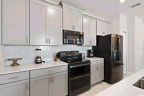 Ideal Location 5 min to Water Park