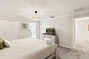 Ideal Location 5 min to Water Park