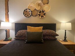 Manitou Lodge