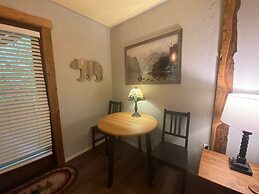 Manitou Lodge