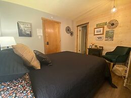 Manitou Lodge