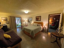 Manitou Lodge