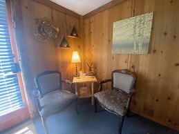 Manitou Lodge
