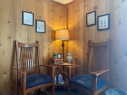 Manitou Lodge