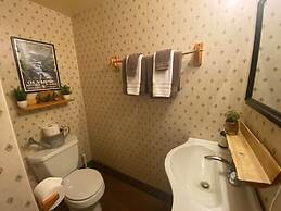 Manitou Lodge