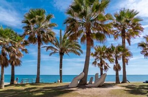 Happy Travel Jade Tower