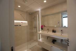 Happy Travel Jade Tower