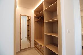 Happy Travel Jade Tower