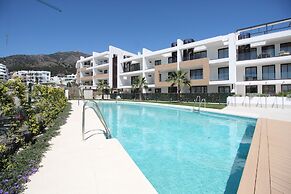 Happy Travel Jasmine Higueron