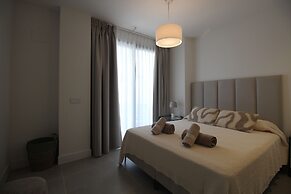 Happy Travel Jasmine Higueron