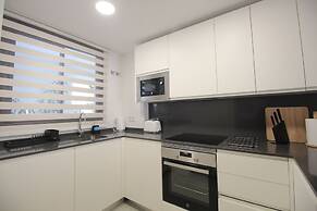 Happy Travel Jasmine Higueron