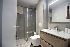 Happy Travel Jasmine Higueron