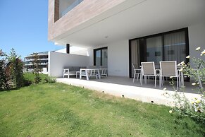 Happy Travel Jasmine Higueron