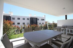 Happy Travel Jasmine Higueron