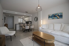 Happy Travel Jasmine Higueron