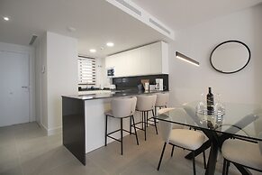 Happy Travel Jasmine Higueron