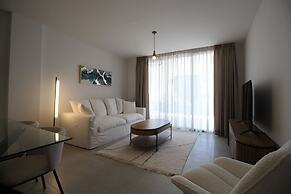 Happy Travel Jasmine Higueron