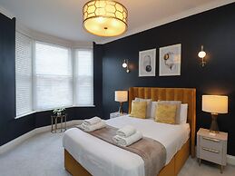 The Salisbury Apartment 301