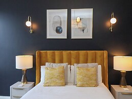 The Salisbury Apartment 301