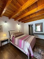 LA CASA ROJA