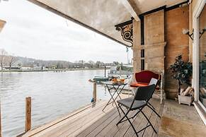 Water s Edge - From 300 Per Night