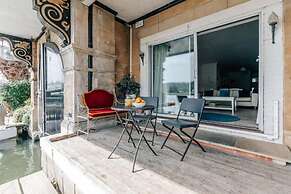 Water s Edge - From 300 Per Night