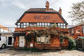 Water s Edge - From 300 Per Night