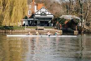 Water s Edge - From 300 Per Night