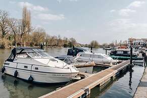 Water s Edge - From 300 Per Night