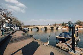 Water s Edge - From 300 Per Night