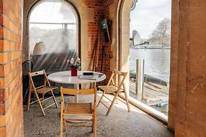 Water s Edge - From 300 Per Night