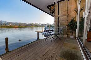 Water s Edge - From 300 Per Night