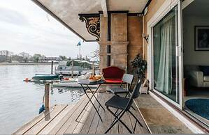 Water s Edge - From 300 Per Night