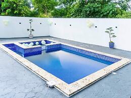 Centrally Located in El Pino la Vega, Space for 8 or More Guest, Heate