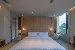 Xinchi Sakura Valley Resort