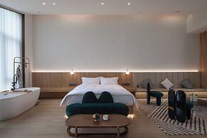 Xinchi Sakura Valley Resort